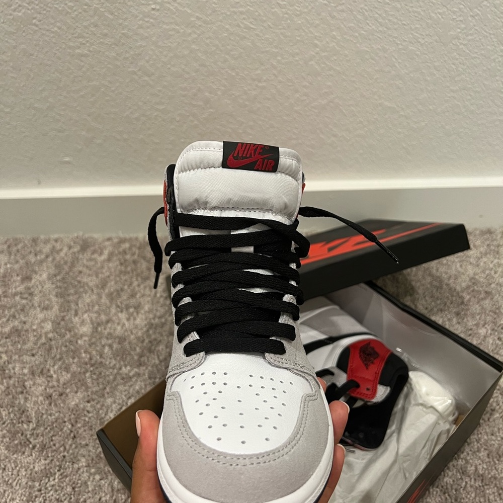 Air Jordan 1 Retro High OG Smoke Grey - Picture 4 of 7